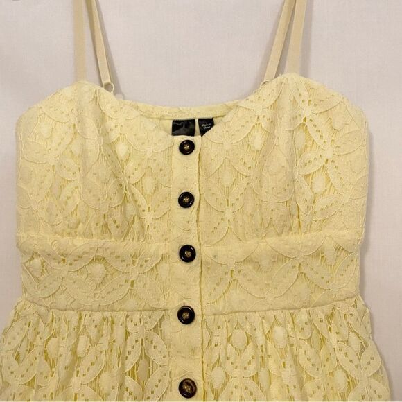 Yellow lace dress size L with button front closure. Mini. Juniors - Picture 5 of 7